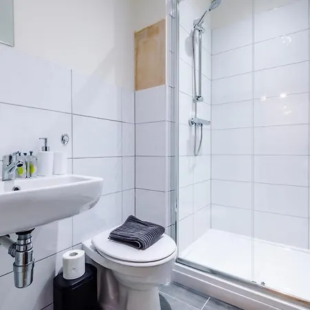 Apartment Modern 2 Bedroom Bradford - Sleeps 5 *