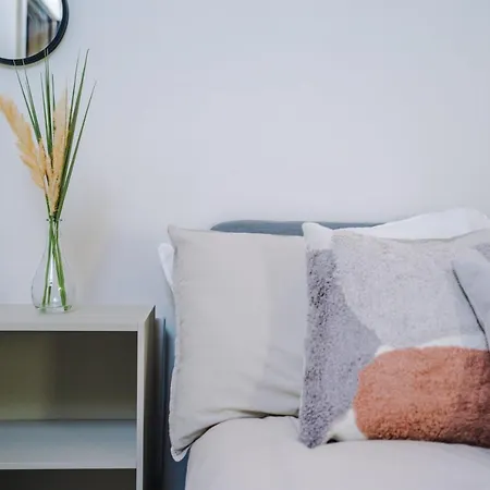 Modern 2 Bedroom Bradford - Sleeps 5 Apartment Bradford (West Yorkshire)
