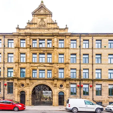 Modern 2 Bedroom Bradford - Sleeps 5 Apartment