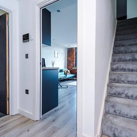 Modern 2 Bedroom Bradford - Sleeps 5 Apartment Bradford (West Yorkshire)